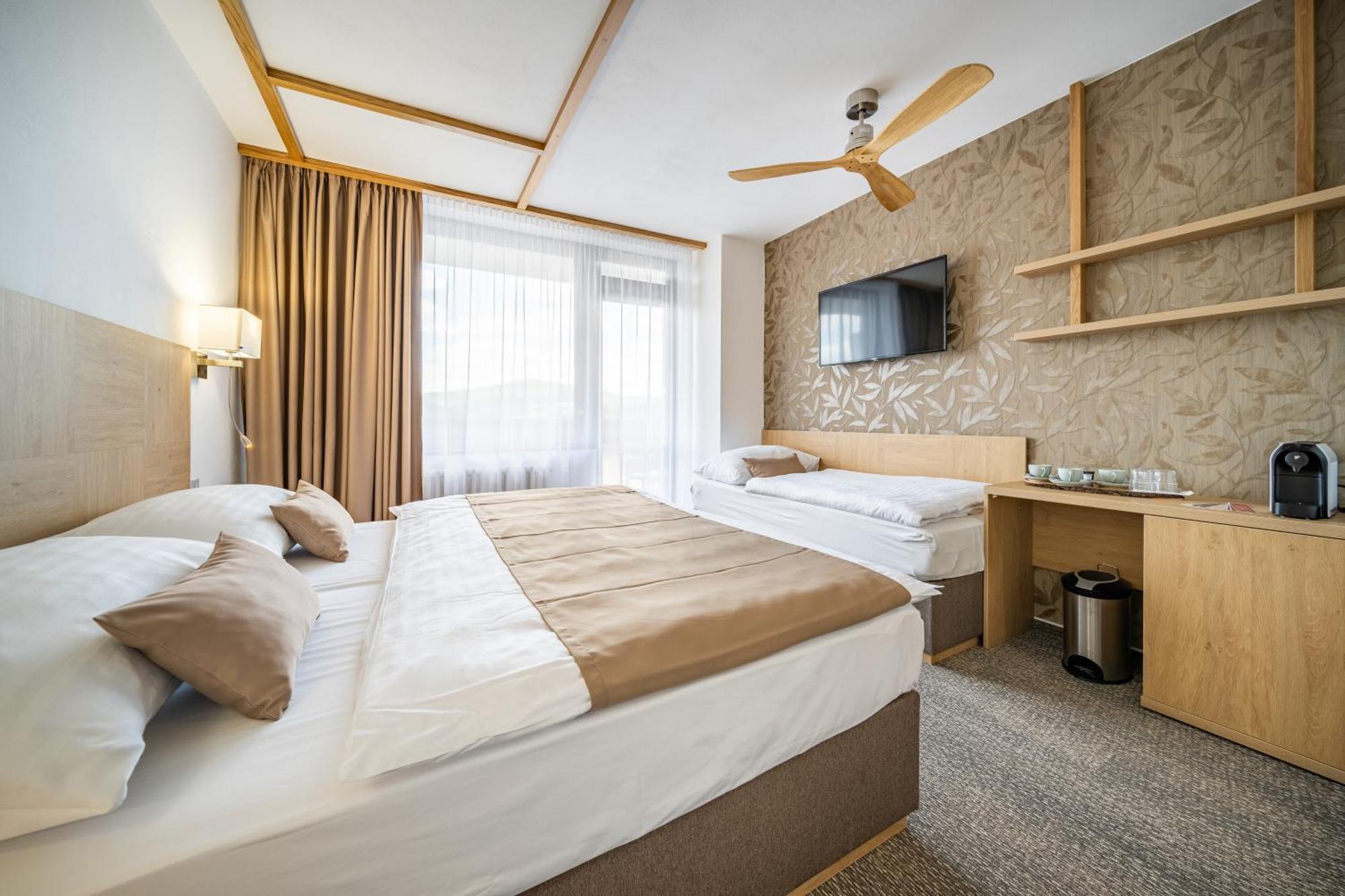 Hotel Adamantino Luhačovice Екстериор снимка